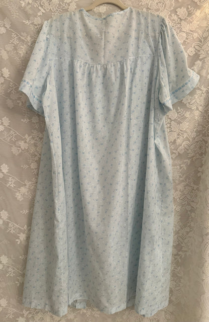 M/L Vintage Blue Floral Dressing Gown