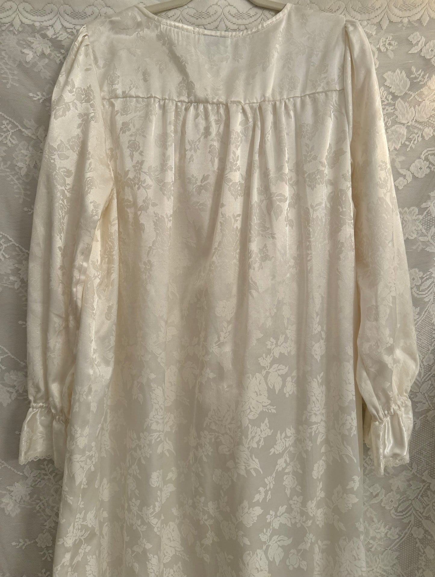 M/L Vintage Cream Floral Dressing Gown