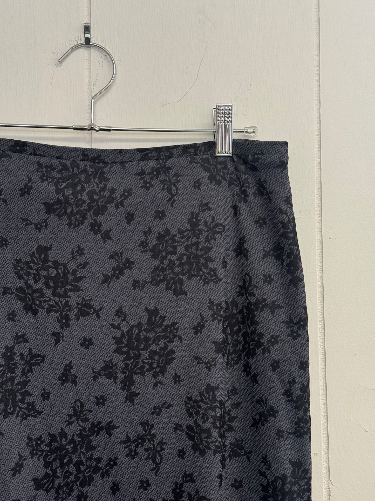 M/L Lace Pattern Midi Skirt